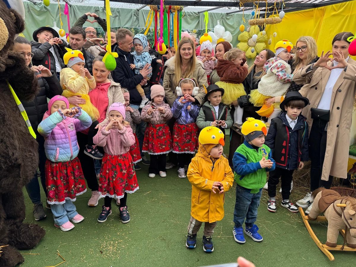 Obraz przedstawiający Wielkanocne pomaganie w Ekomaluchach. Kiermasz dla Michalinki zakończony sukcesem