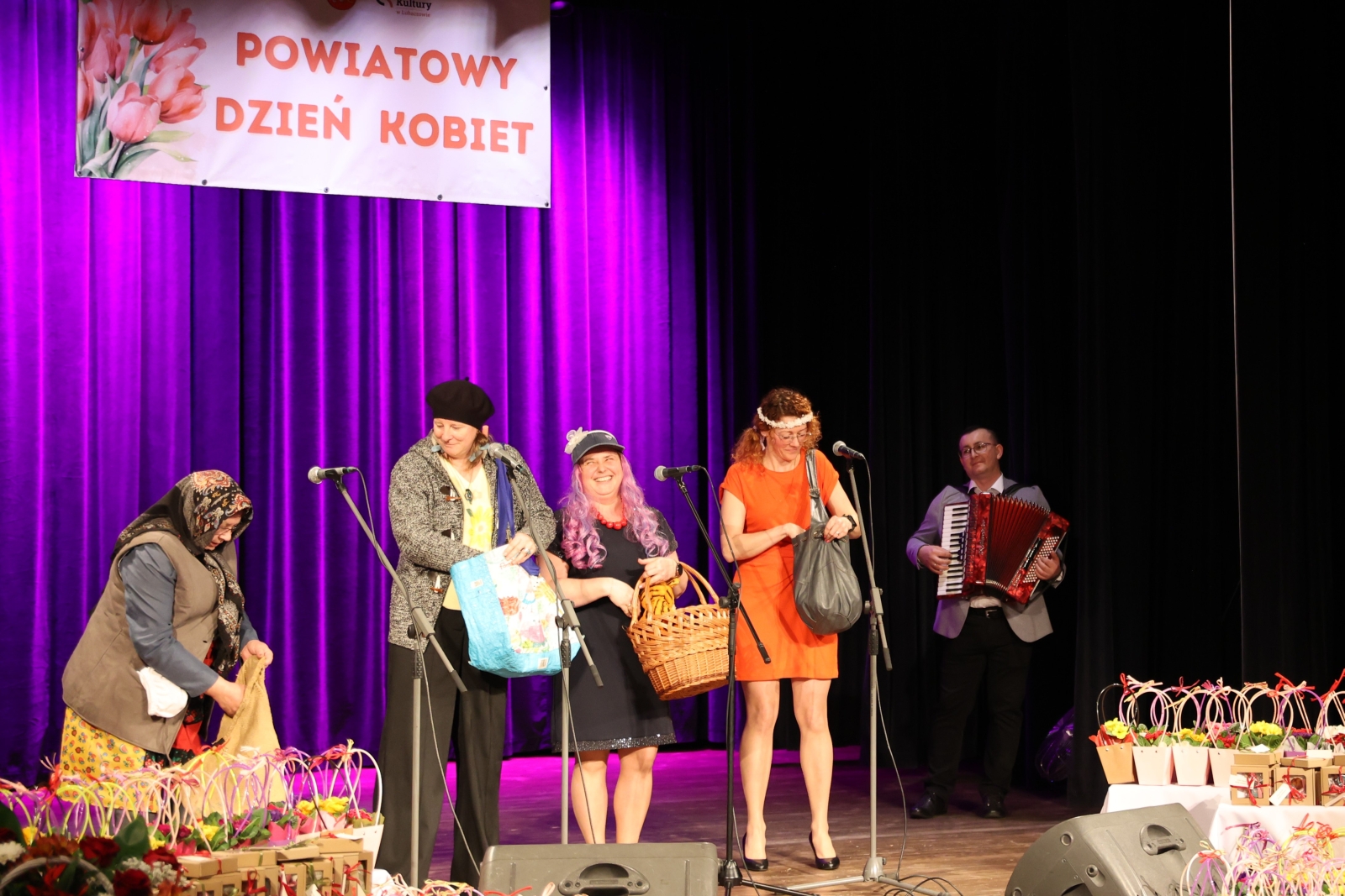 Obraz przedstawiający Powiatowy Dzień Kobiet w Lubaczowie [FOTORELACJA]