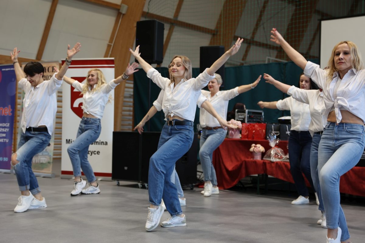 Obraz przedstawiający Udany Wieczór Kobiet w Oleszycach [FOTORELACJA]