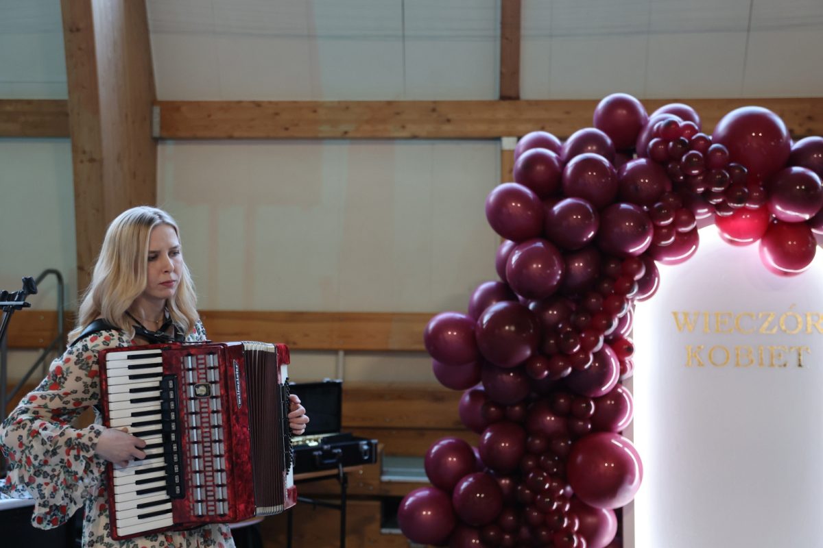 Obraz przedstawiający Udany Wieczór Kobiet w Oleszycach [FOTORELACJA]