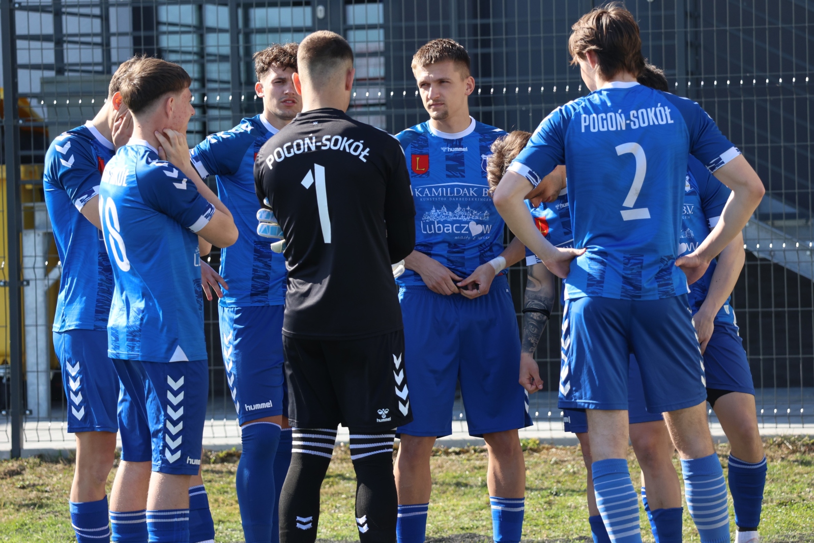 Obraz przedstawiający Klasa okręgowa: Dominacja lidera z Lubaczowa w derbach powiatu [ZDJĘCIA]