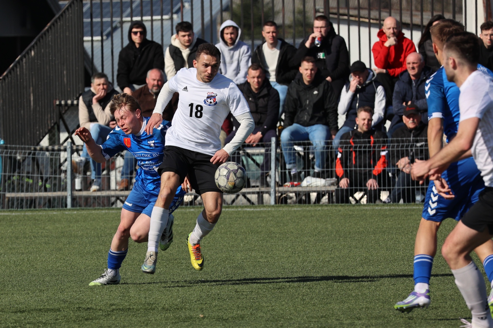 Obraz przedstawiający Klasa okręgowa: Dominacja lidera z Lubaczowa w derbach powiatu [ZDJĘCIA]