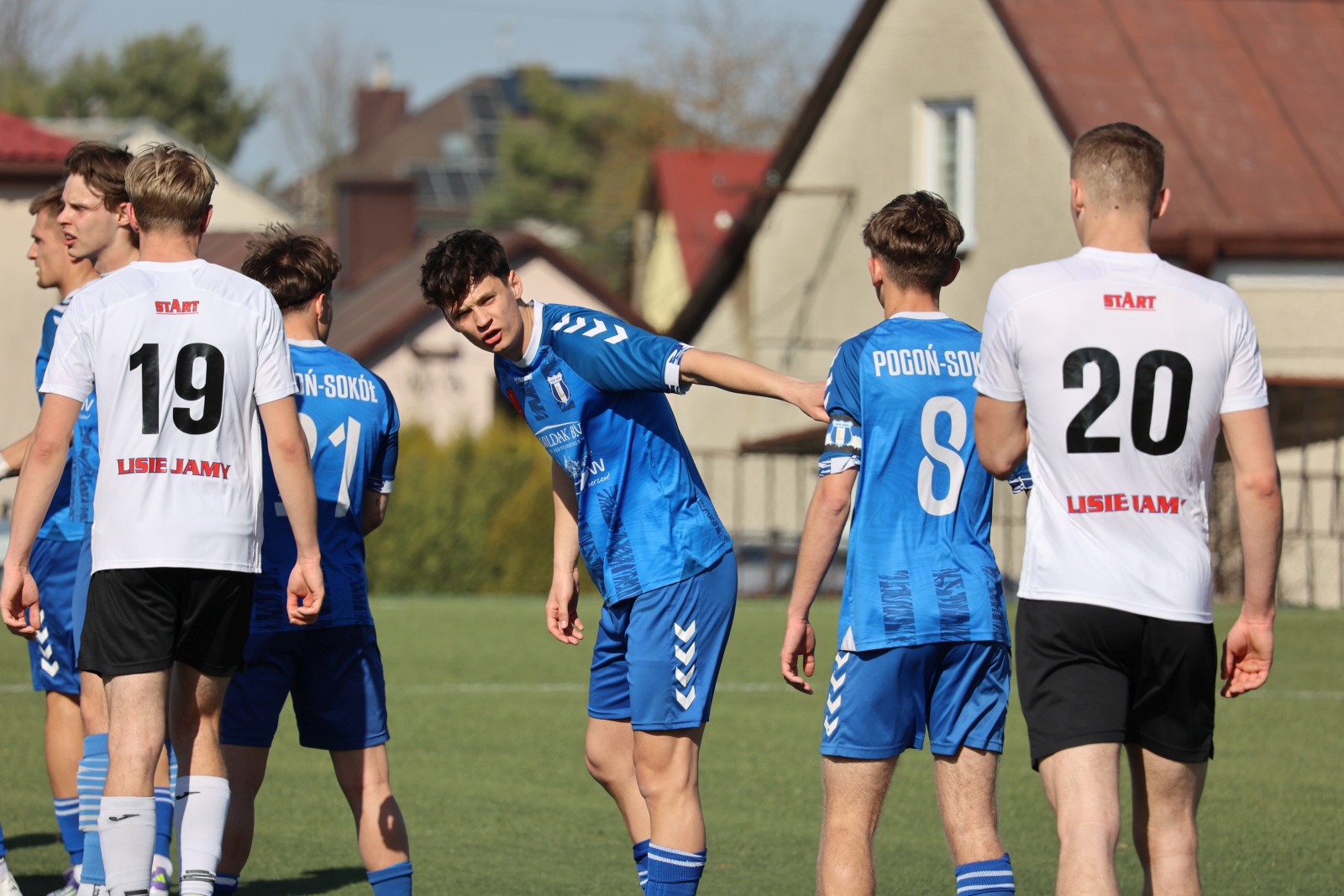 Obraz przedstawiający Klasa okręgowa: Dominacja lidera z Lubaczowa w derbach powiatu [ZDJĘCIA]