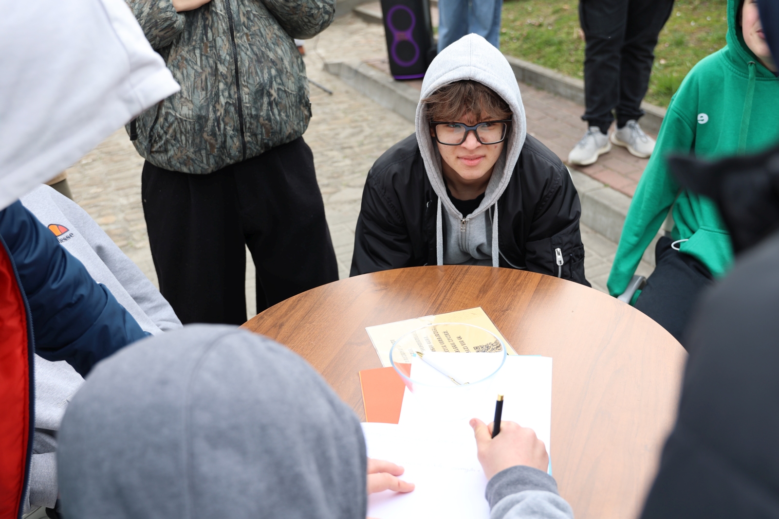 Obraz przedstawiający Na rynku w Oleszycach stanęła instalacja Echo Miasta [ZDJĘCIA]