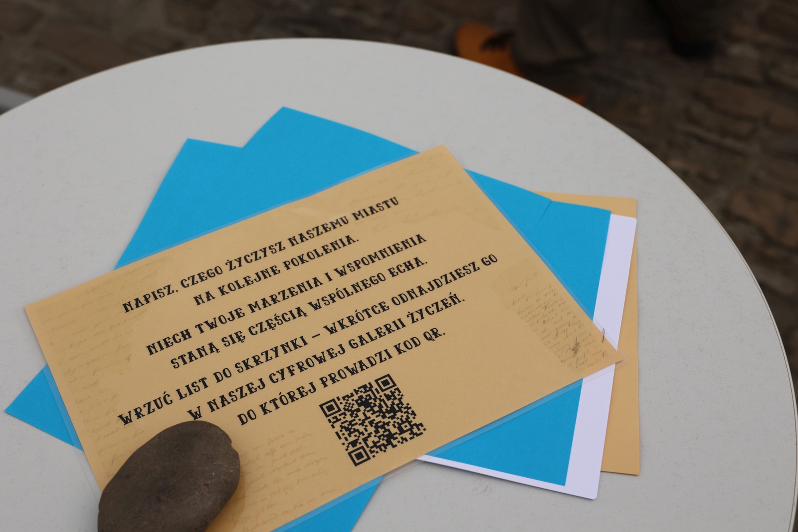 Obraz przedstawiający Na rynku w Oleszycach stanęła instalacja Echo Miasta [ZDJĘCIA]