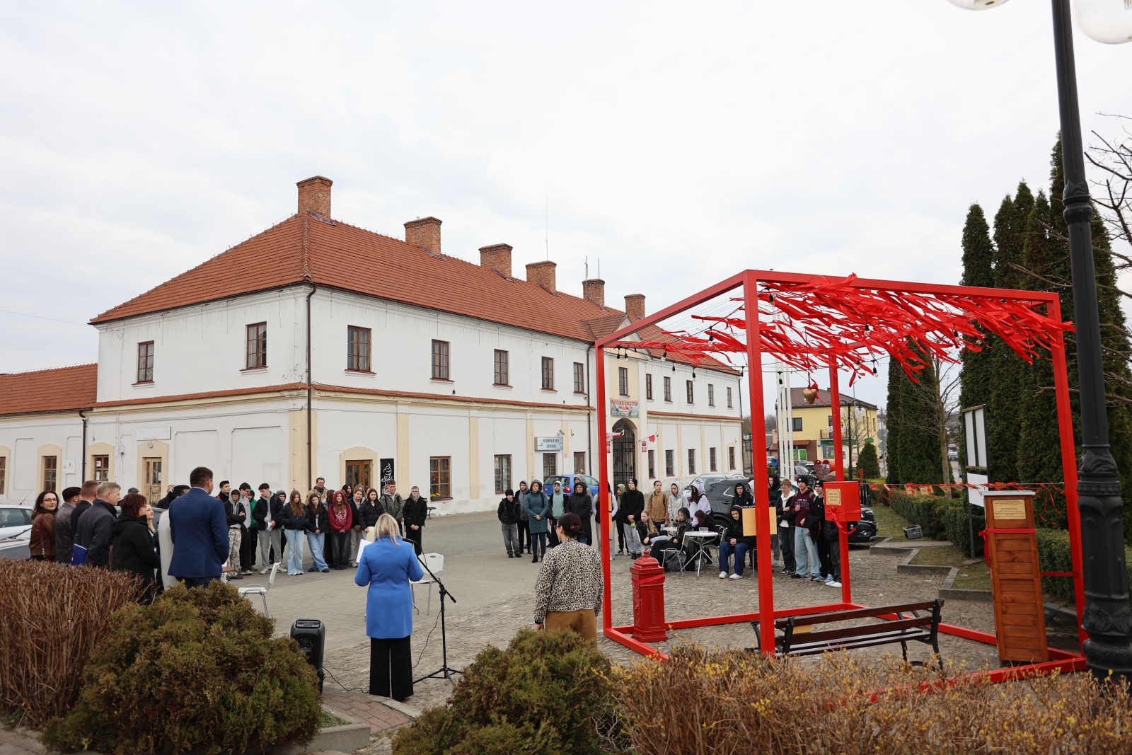 Obraz przedstawiający Na rynku w Oleszycach stanęła instalacja Echo Miasta [ZDJĘCIA]