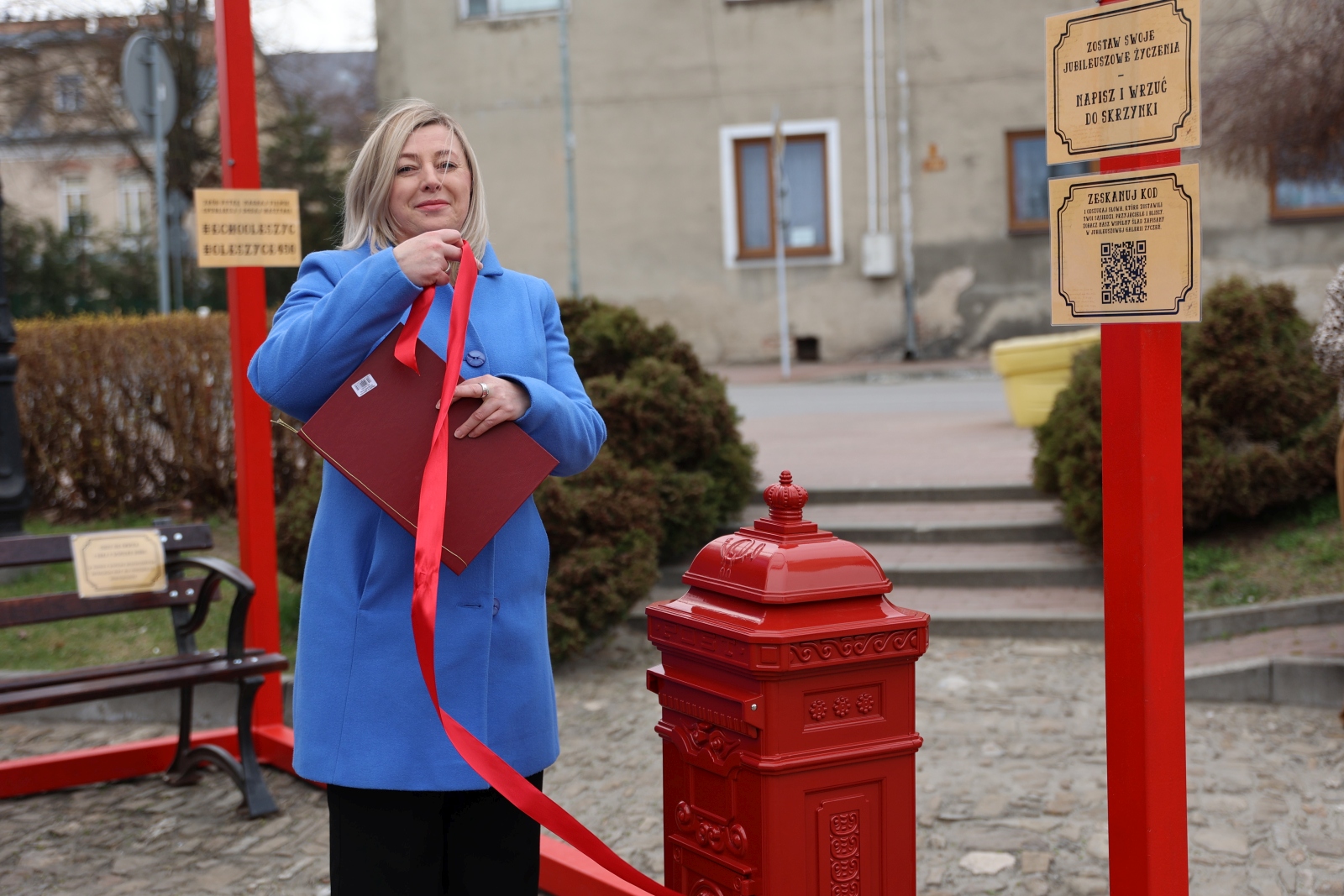 Obraz przedstawiający Na rynku w Oleszycach stanęła instalacja Echo Miasta [ZDJĘCIA]