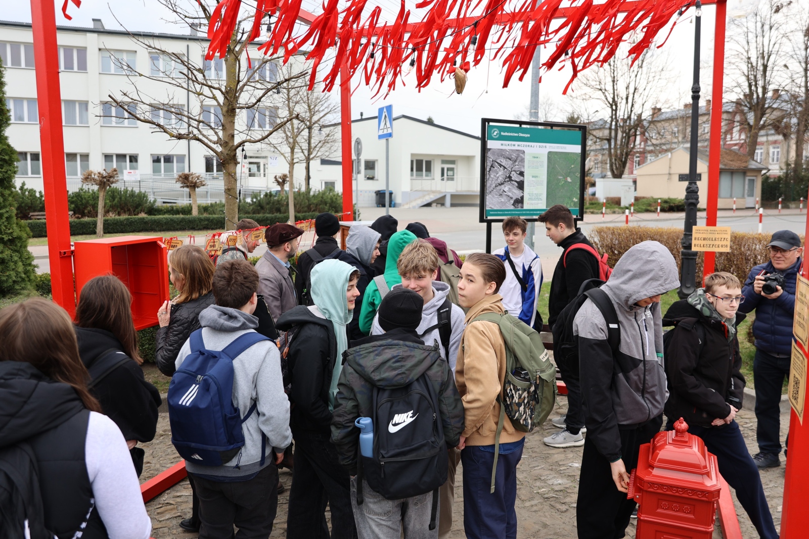 Obraz przedstawiający Na rynku w Oleszycach stanęła instalacja Echo Miasta [ZDJĘCIA]