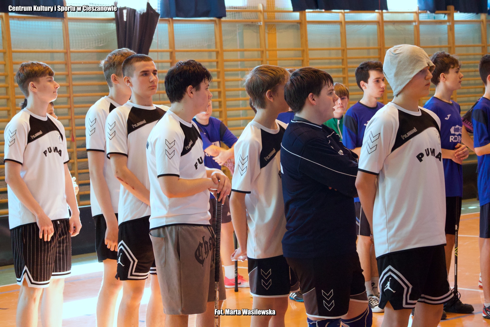 Obraz przedstawiający SP Nowa Wieś i SP Dachnów triumfują w turnieju unihokeja w Cieszanowie