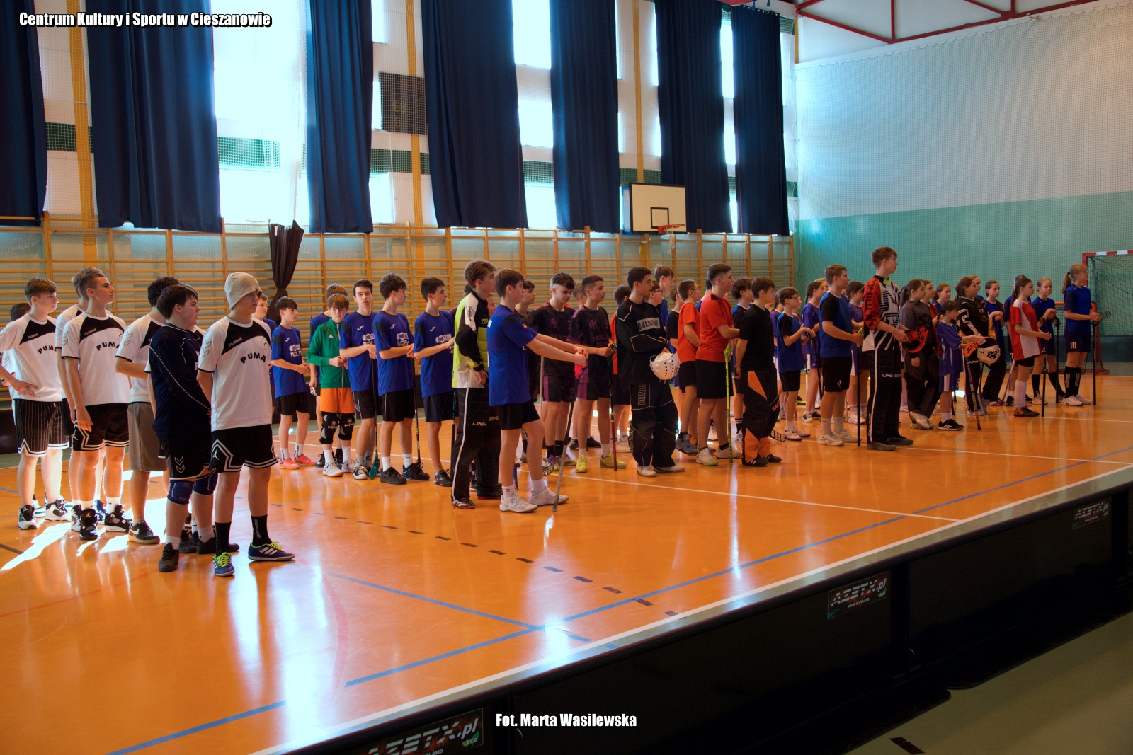 Obraz przedstawiający SP Nowa Wieś i SP Dachnów triumfują w turnieju unihokeja w Cieszanowie