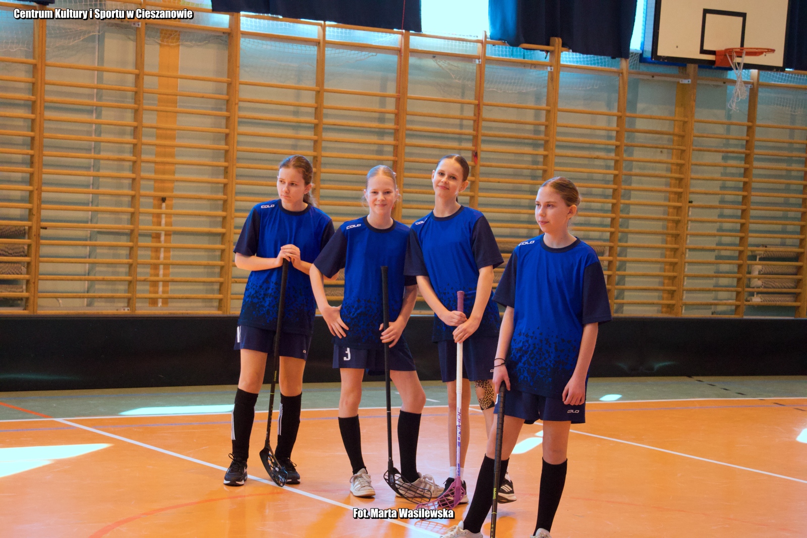 Obraz przedstawiający SP Nowa Wieś i SP Dachnów triumfują w turnieju unihokeja w Cieszanowie