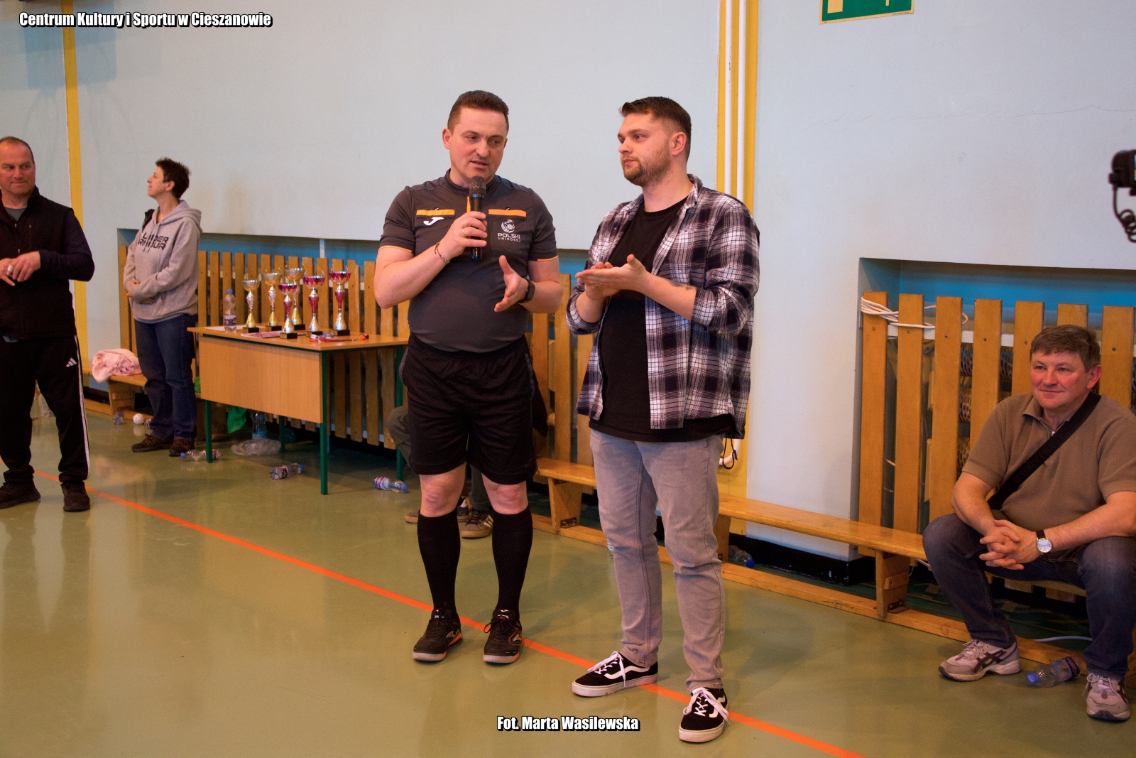 Obraz przedstawiający SP Nowa Wieś i SP Dachnów triumfują w turnieju unihokeja w Cieszanowie