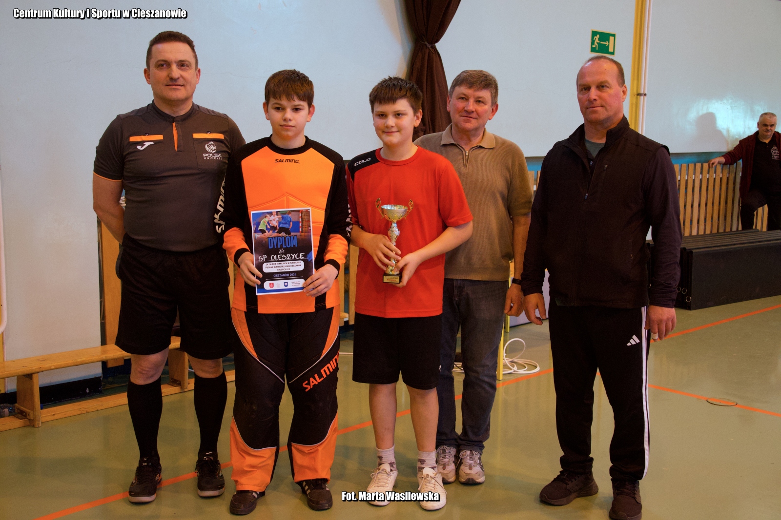 Obraz przedstawiający SP Nowa Wieś i SP Dachnów triumfują w turnieju unihokeja w Cieszanowie