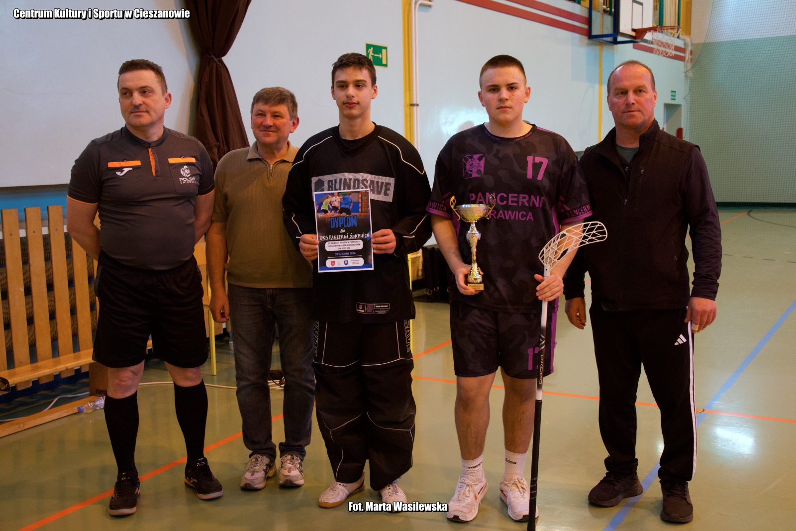 Obraz przedstawiający SP Nowa Wieś i SP Dachnów triumfują w turnieju unihokeja w Cieszanowie