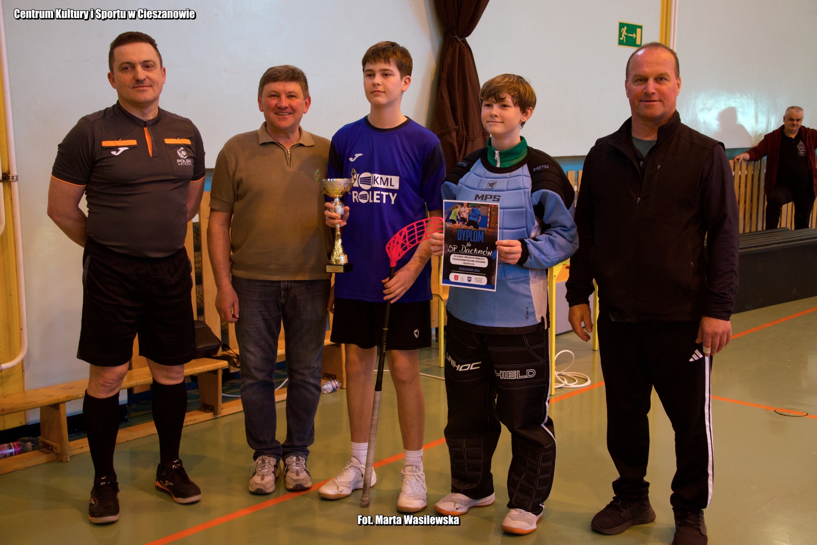 Obraz przedstawiający SP Nowa Wieś i SP Dachnów triumfują w turnieju unihokeja w Cieszanowie