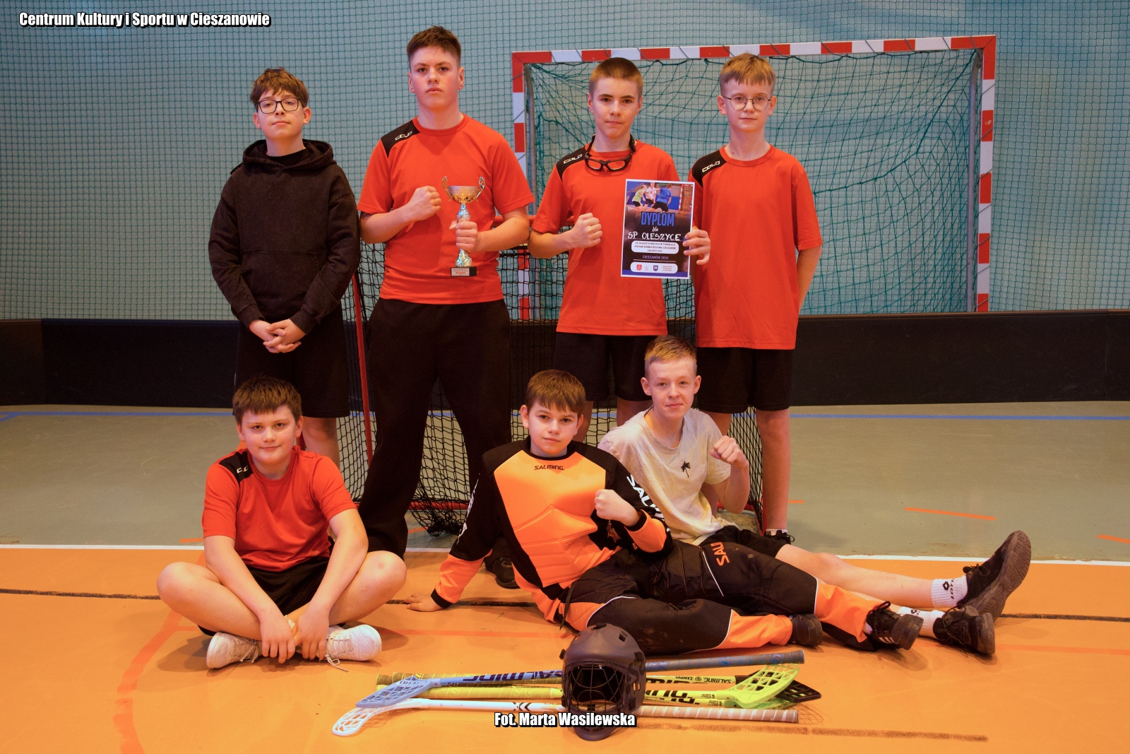 Obraz przedstawiający SP Nowa Wieś i SP Dachnów triumfują w turnieju unihokeja w Cieszanowie