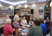 Piękno w każdym wieku – seniorki z Lubaczowa odkrywały tajniki makijażu