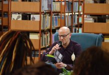 Jacek Hadam gościł w lubaczowskiej bibliotece