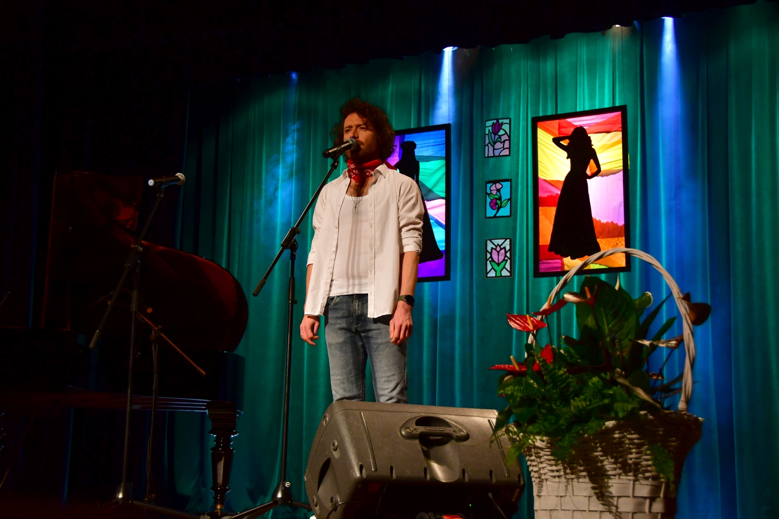 Obraz przedstawiający Słodko-gorzki recital w MDK w Lubaczowie [ZDJĘCIA]