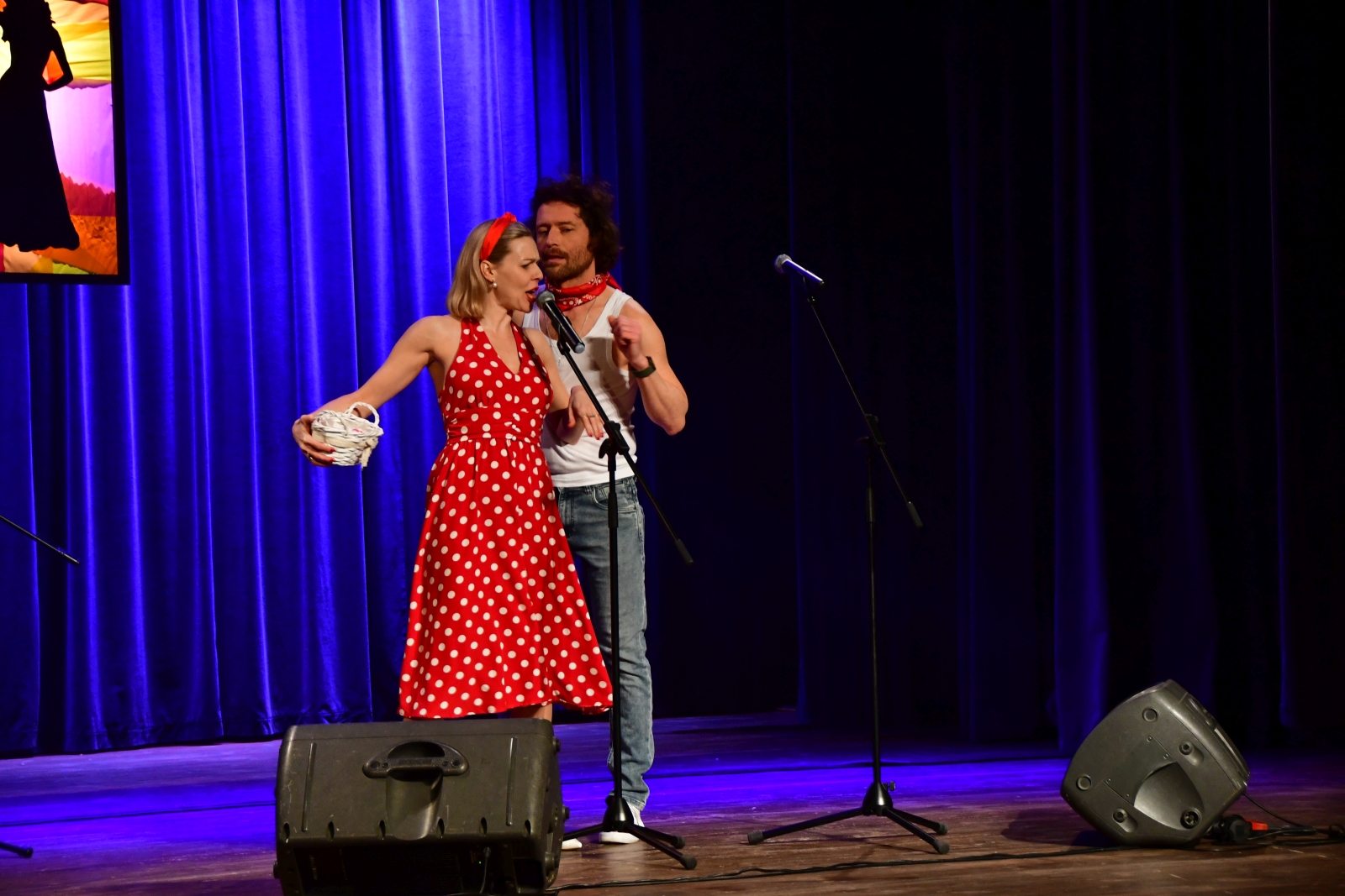 Obraz przedstawiający Słodko-gorzki recital w MDK w Lubaczowie [ZDJĘCIA]