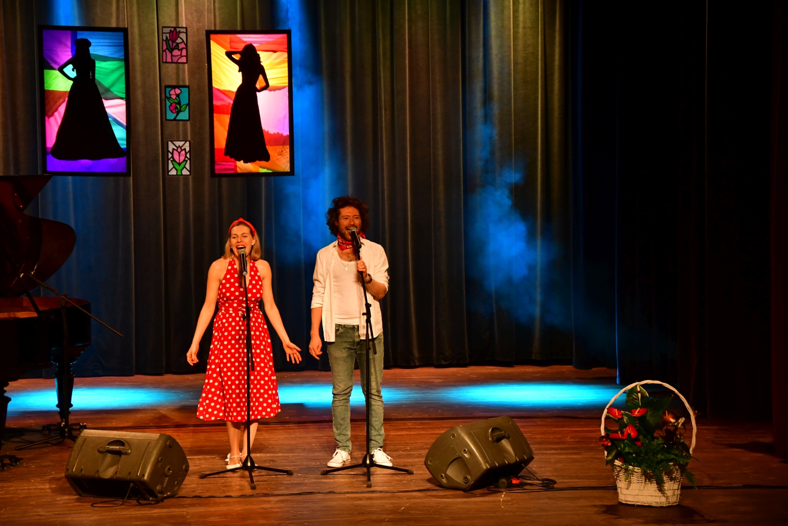 Obraz przedstawiający Słodko-gorzki recital w MDK w Lubaczowie [ZDJĘCIA]