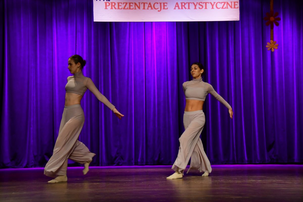 Obraz przedstawiający Znamy zwycięzców powiatowych eliminacji Szkolnych Prezentacji Artystycznych [ZDJĘCIA]