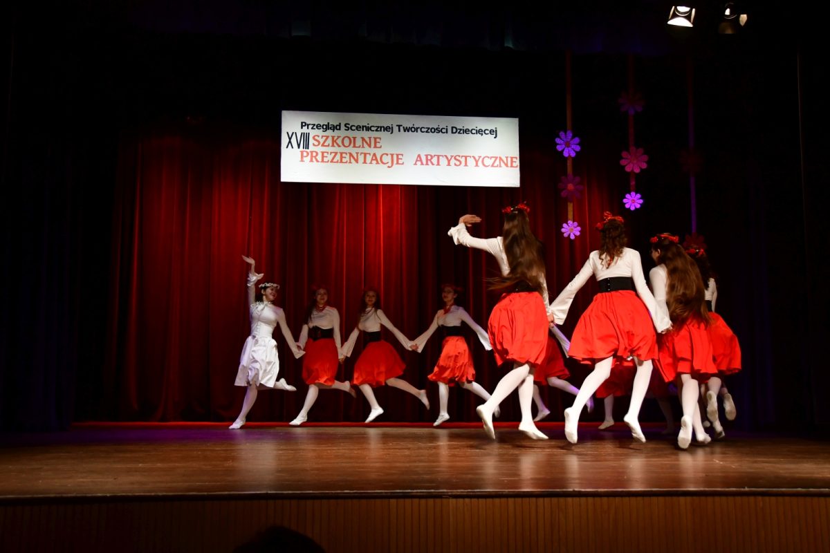 Obraz przedstawiający Znamy zwycięzców powiatowych eliminacji Szkolnych Prezentacji Artystycznych [ZDJĘCIA]