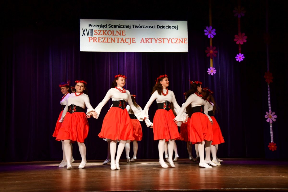 Obraz przedstawiający Znamy zwycięzców powiatowych eliminacji Szkolnych Prezentacji Artystycznych [ZDJĘCIA]