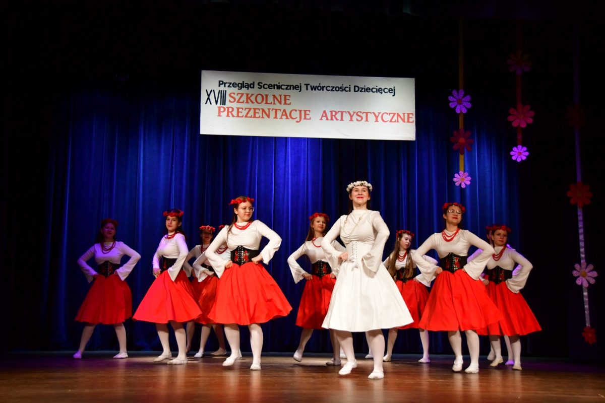 Obraz przedstawiający Znamy zwycięzców powiatowych eliminacji Szkolnych Prezentacji Artystycznych [ZDJĘCIA]
