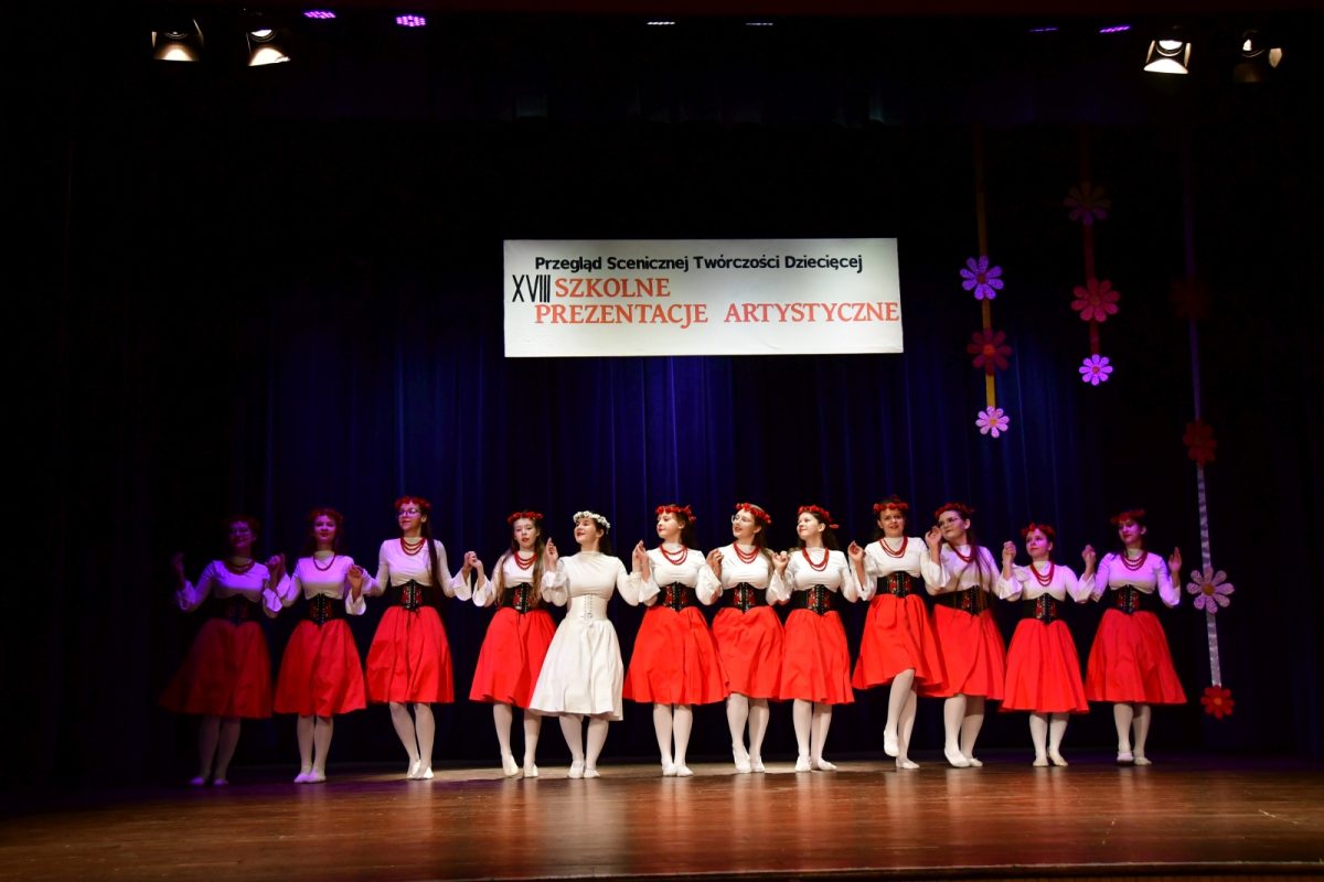 Obraz przedstawiający Znamy zwycięzców powiatowych eliminacji Szkolnych Prezentacji Artystycznych [ZDJĘCIA]