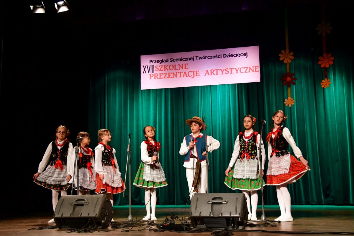 Obraz przedstawiający Znamy zwycięzców powiatowych eliminacji Szkolnych Prezentacji Artystycznych [ZDJĘCIA]