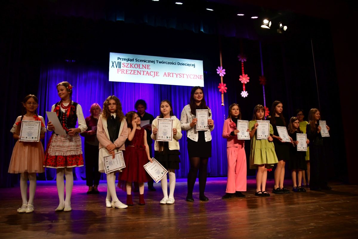 Obraz przedstawiający Znamy zwycięzców powiatowych eliminacji Szkolnych Prezentacji Artystycznych [ZDJĘCIA]