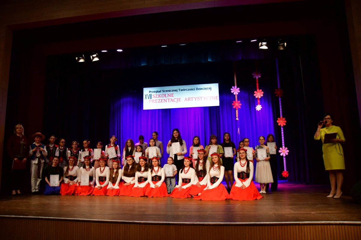 Obraz przedstawiający Znamy zwycięzców powiatowych eliminacji Szkolnych Prezentacji Artystycznych [ZDJĘCIA]
