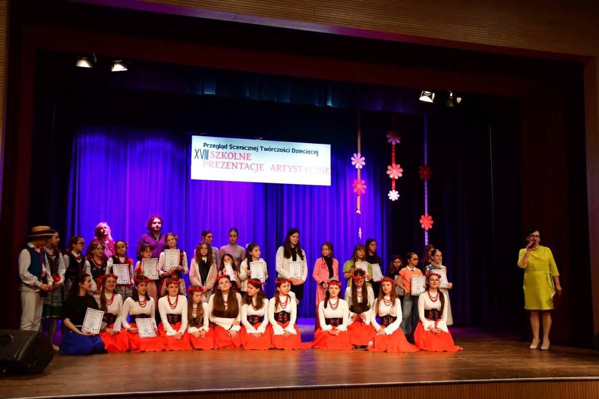 Obraz przedstawiający Znamy zwycięzców powiatowych eliminacji Szkolnych Prezentacji Artystycznych [ZDJĘCIA]