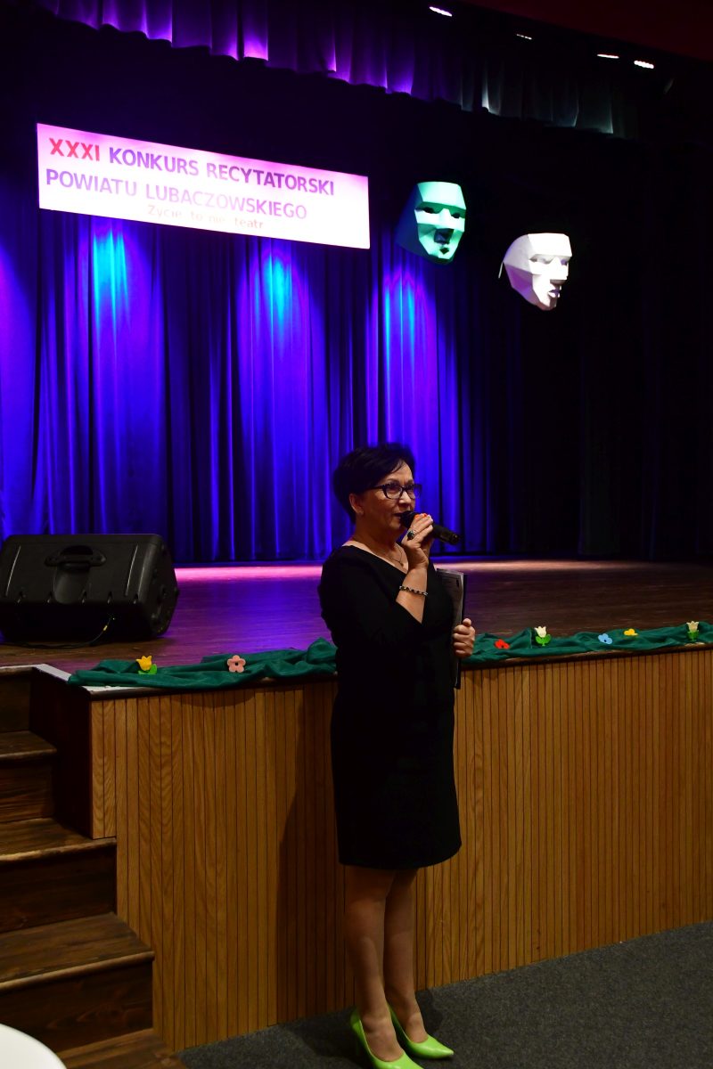 Obraz przedstawiający Wyłoniono najlepszych recytatorów w powiecie. Za nami konkurs "Życie to nie teatr"