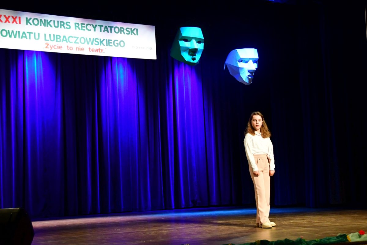 Obraz przedstawiający Wyłoniono najlepszych recytatorów w powiecie. Za nami konkurs "Życie to nie teatr"