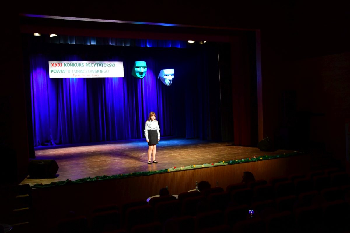 Obraz przedstawiający Wyłoniono najlepszych recytatorów w powiecie. Za nami konkurs "Życie to nie teatr"
