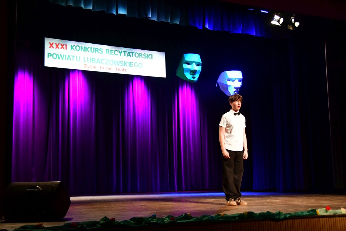 Obraz przedstawiający Wyłoniono najlepszych recytatorów w powiecie. Za nami konkurs "Życie to nie teatr"