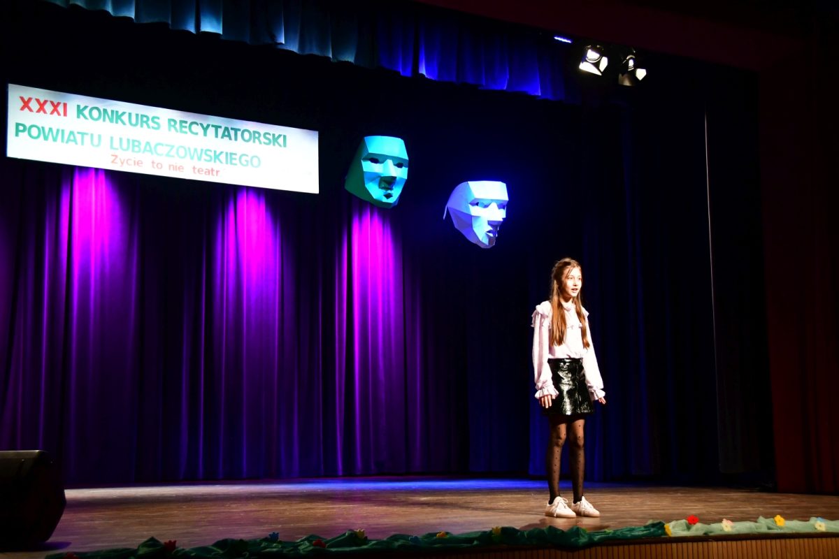 Obraz przedstawiający Wyłoniono najlepszych recytatorów w powiecie. Za nami konkurs "Życie to nie teatr"