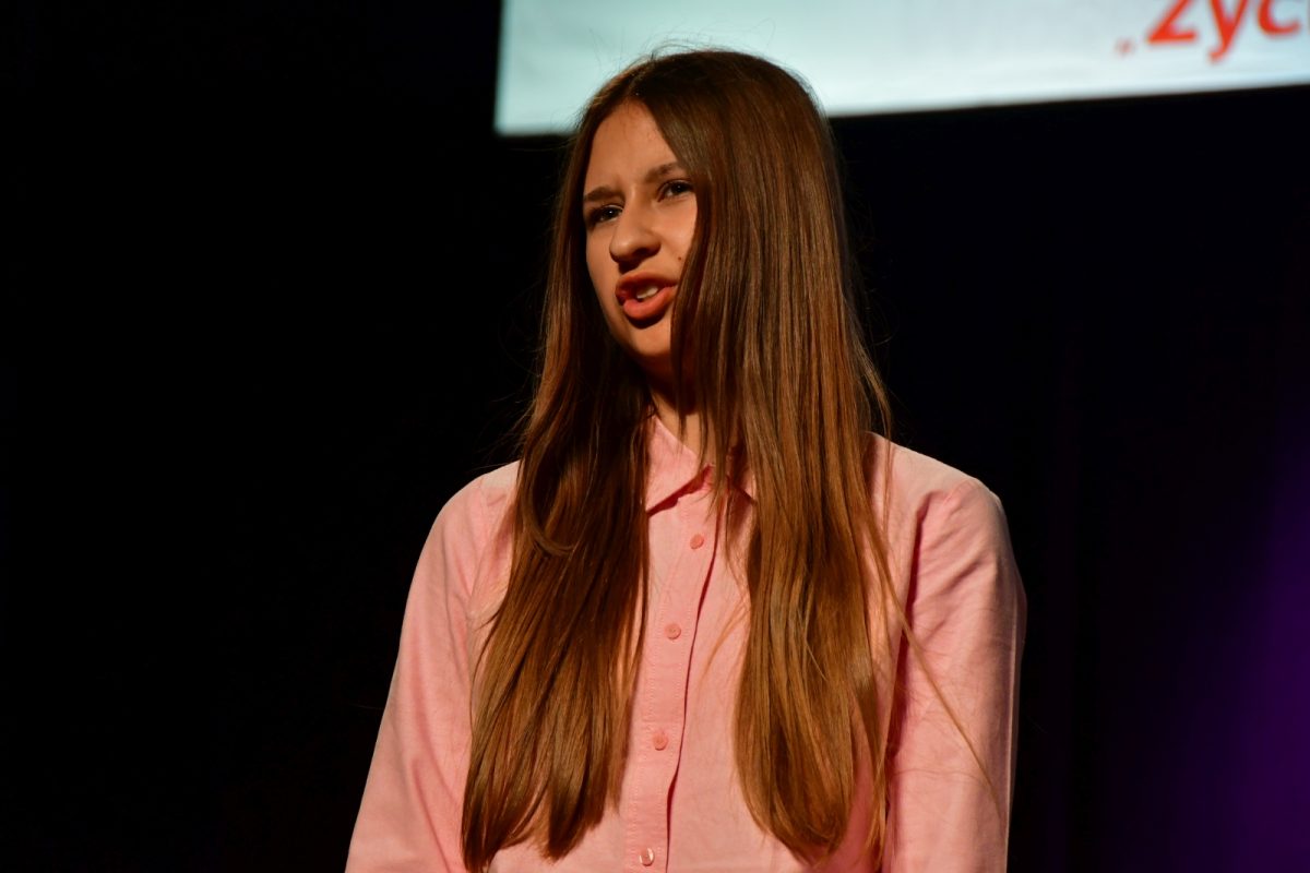 Obraz przedstawiający Wyłoniono najlepszych recytatorów w powiecie. Za nami konkurs "Życie to nie teatr"