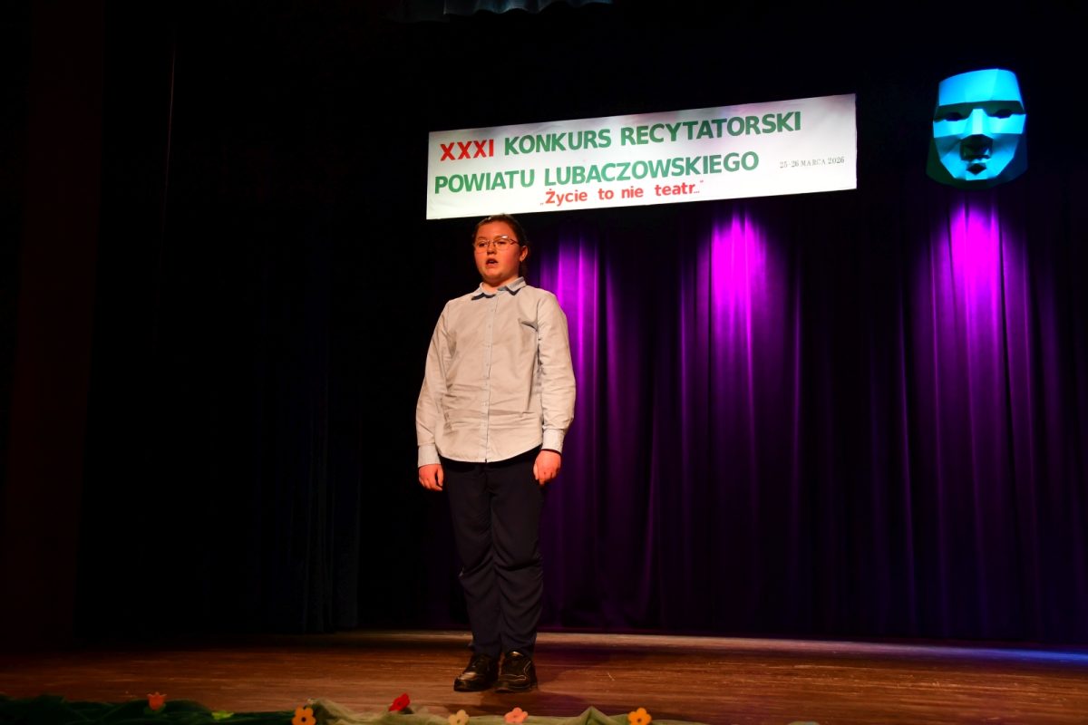 Obraz przedstawiający Wyłoniono najlepszych recytatorów w powiecie. Za nami konkurs "Życie to nie teatr"