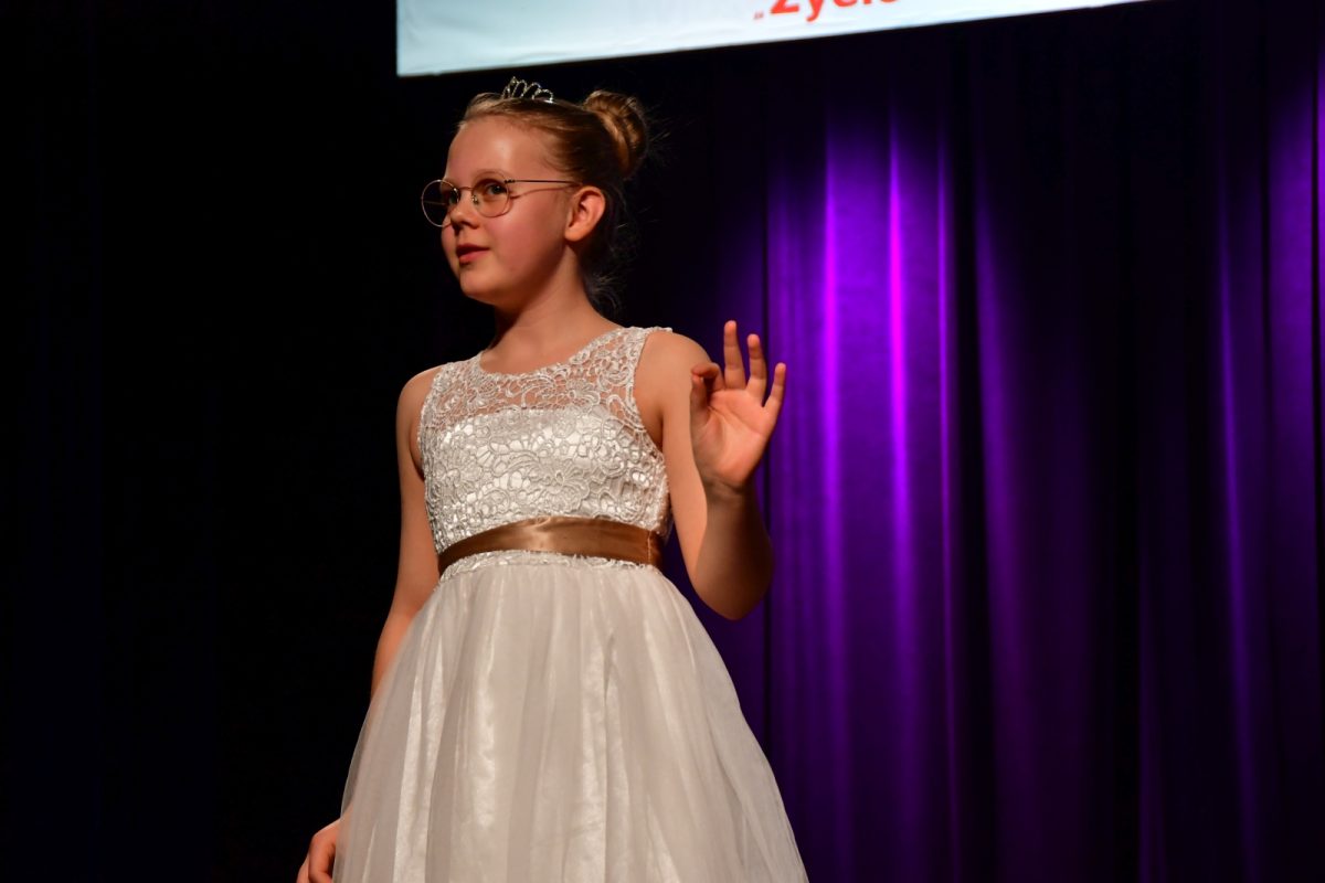 Obraz przedstawiający Wyłoniono najlepszych recytatorów w powiecie. Za nami konkurs "Życie to nie teatr"