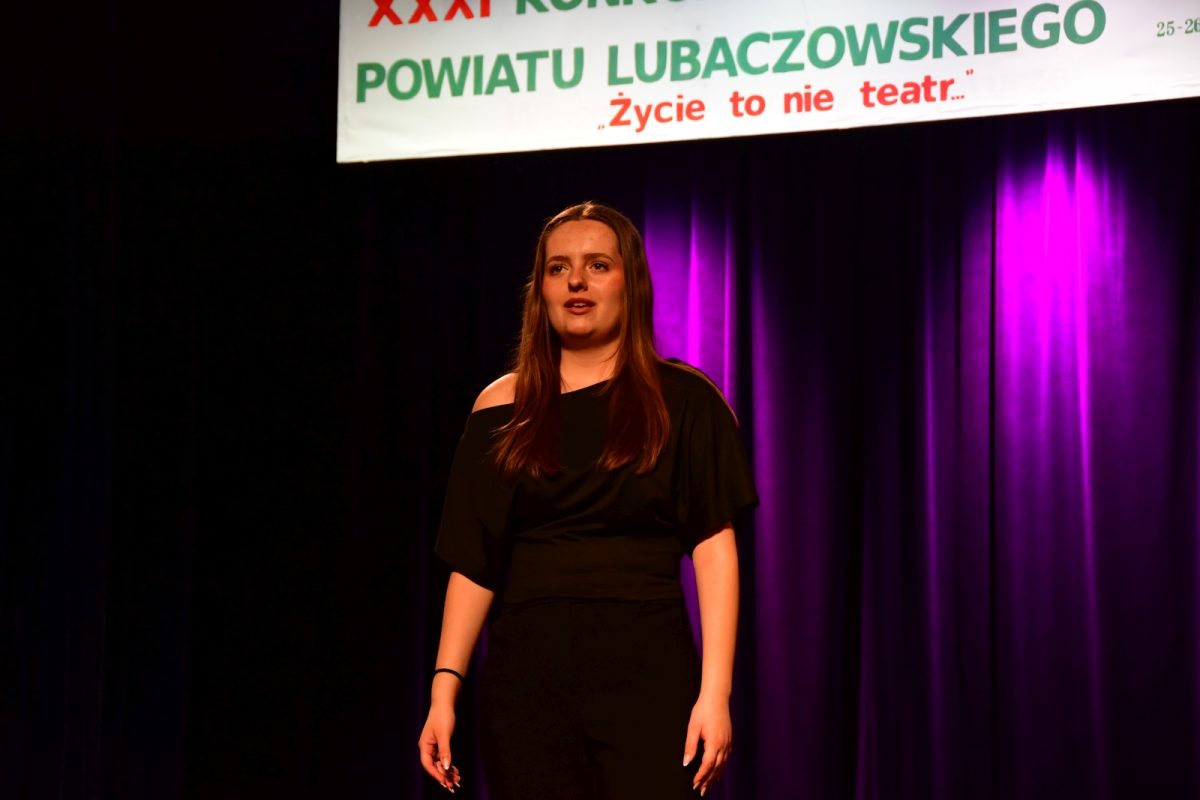 Obraz przedstawiający Wyłoniono najlepszych recytatorów w powiecie. Za nami konkurs "Życie to nie teatr"