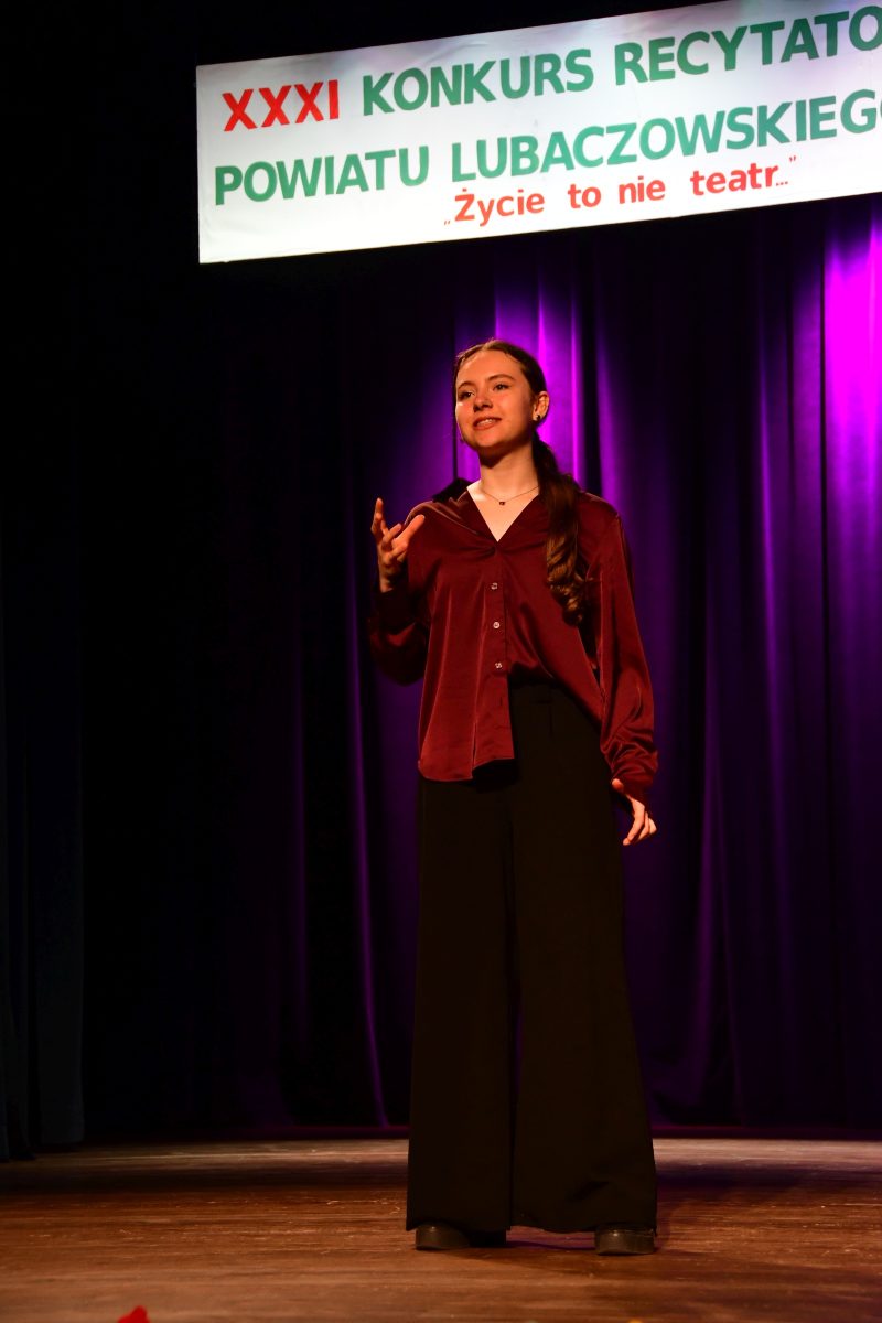 Obraz przedstawiający Wyłoniono najlepszych recytatorów w powiecie. Za nami konkurs "Życie to nie teatr"
