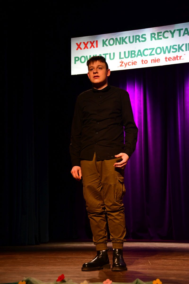 Obraz przedstawiający Wyłoniono najlepszych recytatorów w powiecie. Za nami konkurs "Życie to nie teatr"