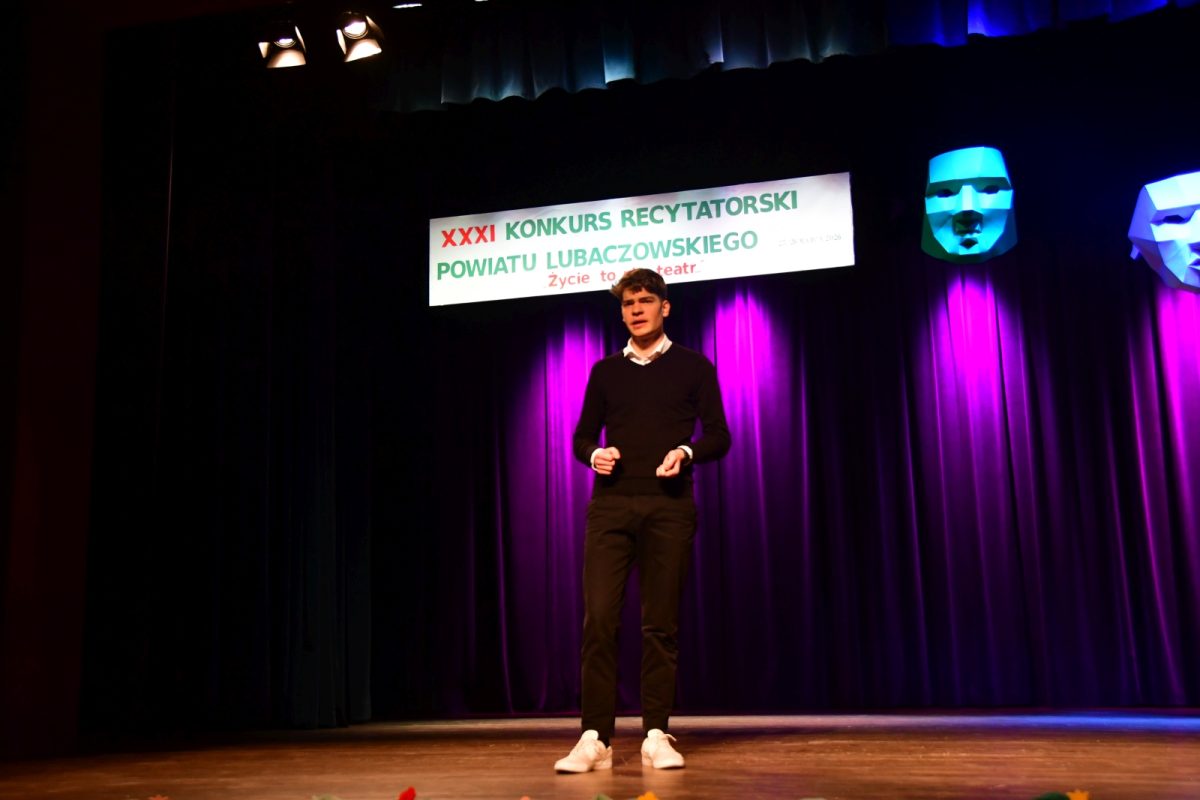Obraz przedstawiający Wyłoniono najlepszych recytatorów w powiecie. Za nami konkurs "Życie to nie teatr"