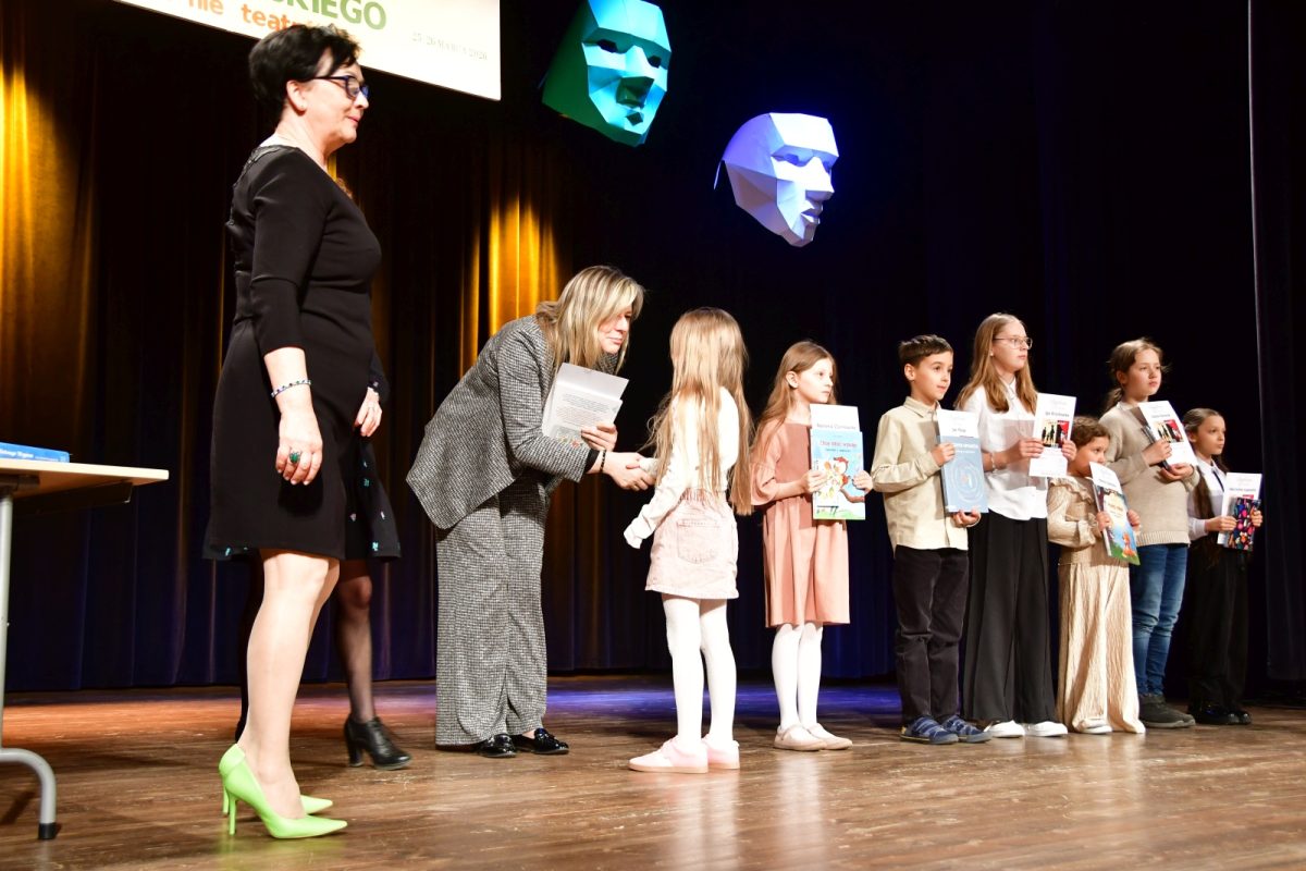 Obraz przedstawiający Wyłoniono najlepszych recytatorów w powiecie. Za nami konkurs "Życie to nie teatr"