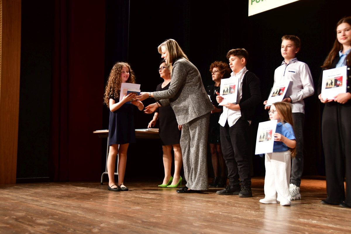 Obraz przedstawiający Wyłoniono najlepszych recytatorów w powiecie. Za nami konkurs "Życie to nie teatr"