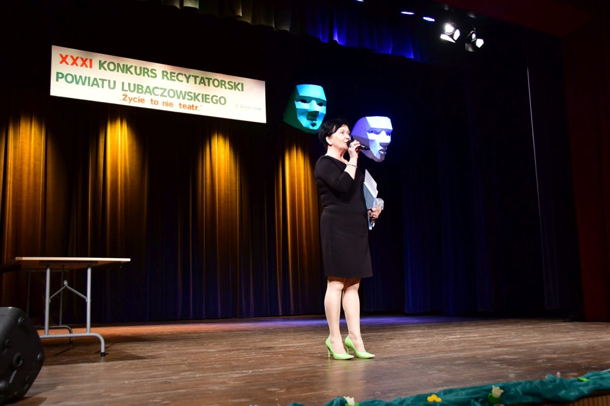 Obraz przedstawiający Wyłoniono najlepszych recytatorów w powiecie. Za nami konkurs "Życie to nie teatr"