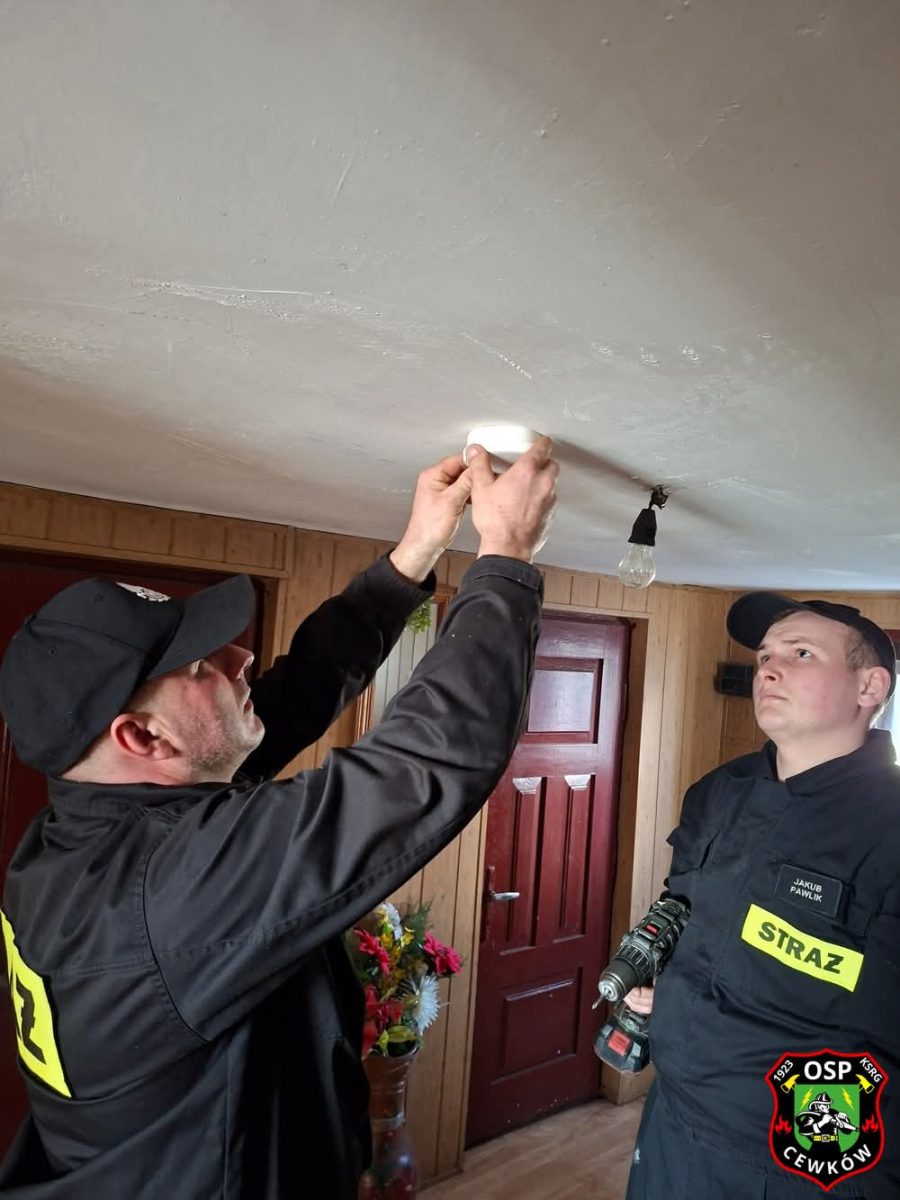 Obraz przedstawiający Powiat lubaczowski: Czujki dymu i czadu trafiły do potrzebujących